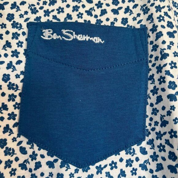 Ben Sherman Floral Print T Shirt Blue and White Size Small NWT - Picture 3 of 7